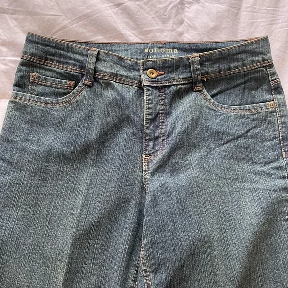 Like new boot cut jeans- size 8 average - Picture 6 of 14